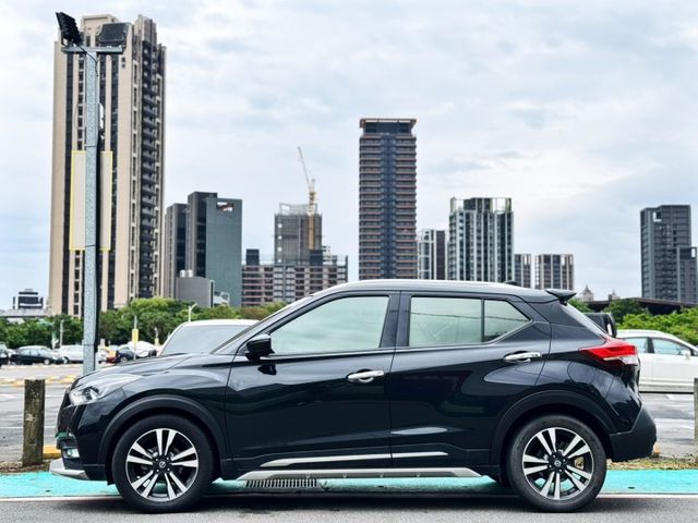 KICKS  第2張相片