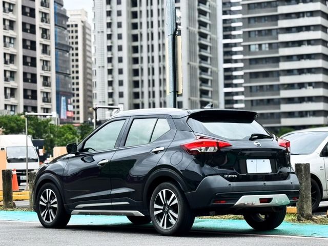 KICKS  第3張相片