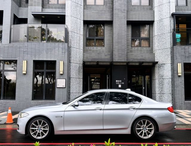 5 SERIES SEDAN F10  第2張相片