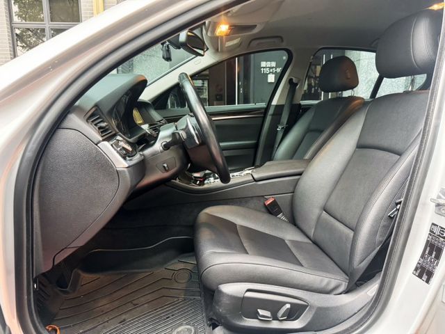 5 SERIES SEDAN F10  第6張相片