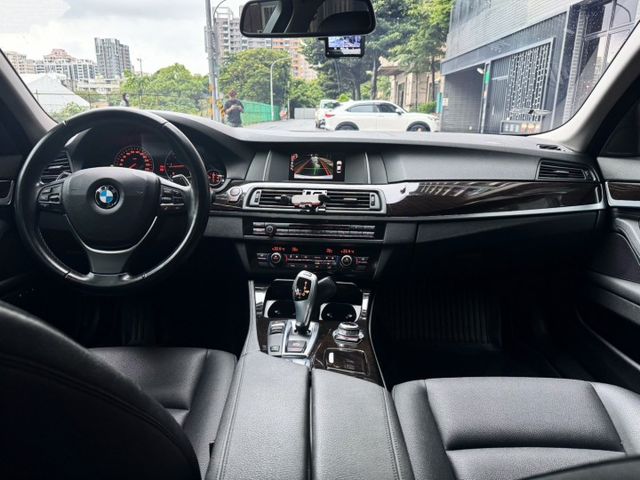 5 SERIES SEDAN F10  第8張相片