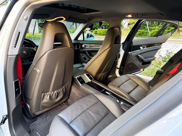 PANAMERA  第7張相片