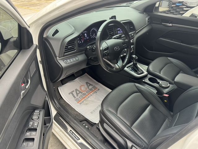 HYUNDAI現代 ELANTRA  第5張相片
