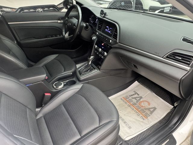HYUNDAI現代 ELANTRA  第7張相片