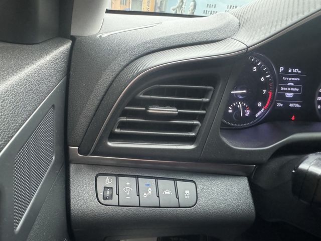 HYUNDAI現代 ELANTRA  第8張相片