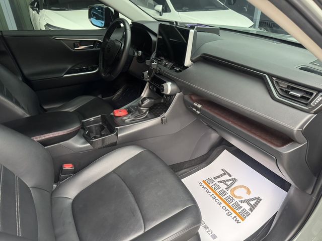 TOYOTA豐田 RAV4  第8張相片