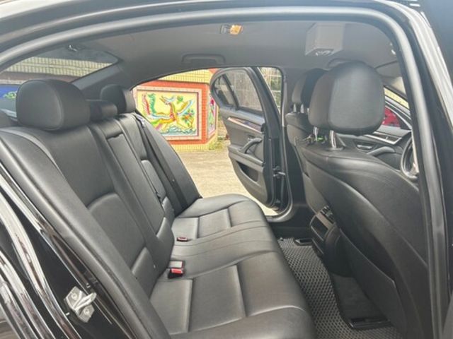BMW寶馬 520D  第9張相片