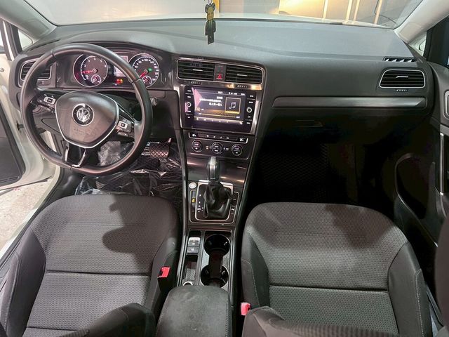 VOLKSWAGEN福斯 GOLF  第8張相片