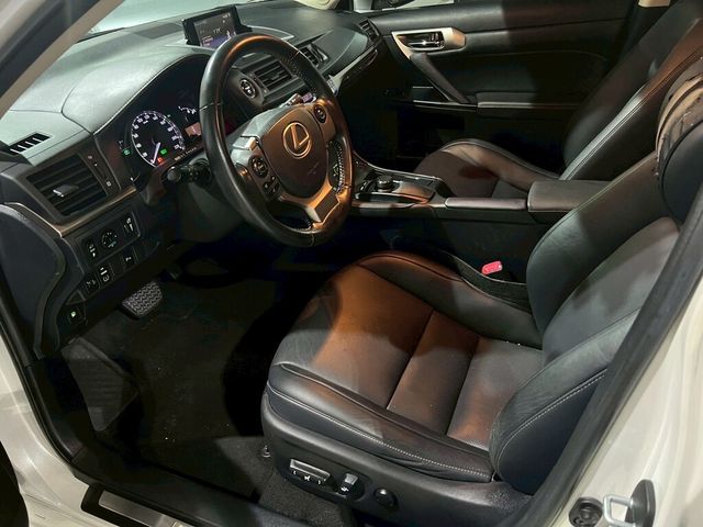 LEXUS凌志 CT200H  第5張相片