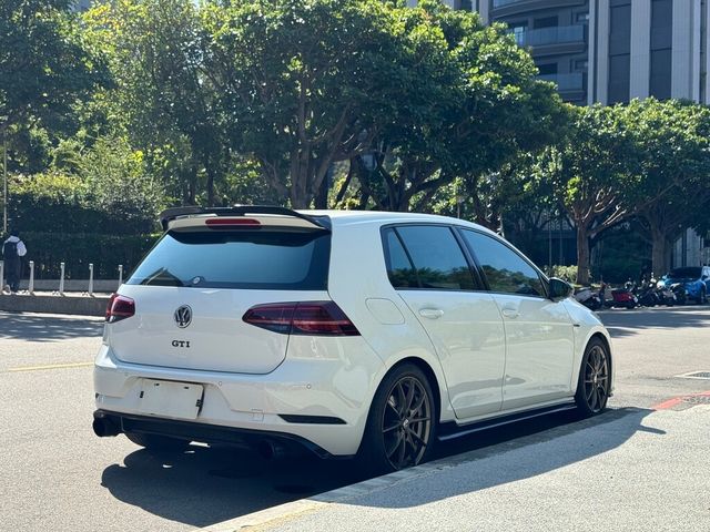 VOLKSWAGEN福斯 GOLF  第4張相片
