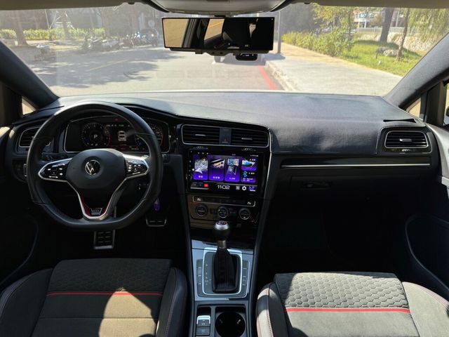 VOLKSWAGEN福斯 GOLF  第13張相片