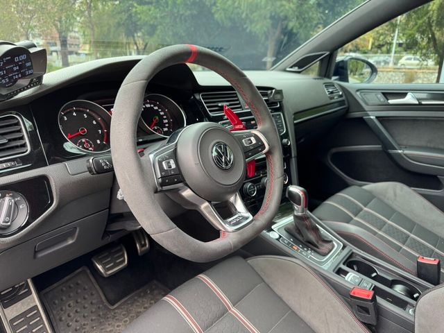 VOLKSWAGEN福斯 GOLF GTI  第8張相片