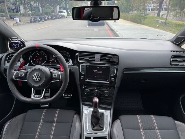 VOLKSWAGEN福斯 GOLF GTI  第17張相片