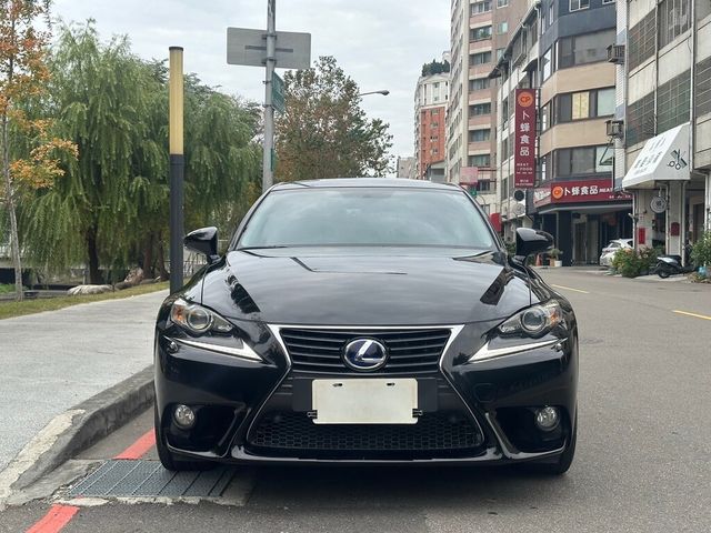LEXUS凌志 IS 300H  第2張相片