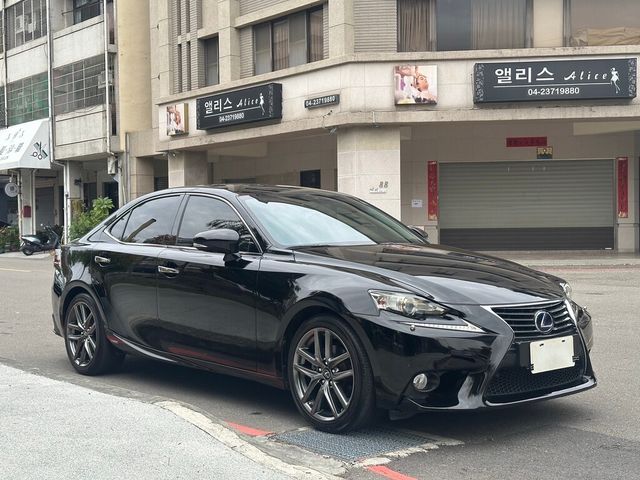 LEXUS凌志 IS 300H  第3張相片