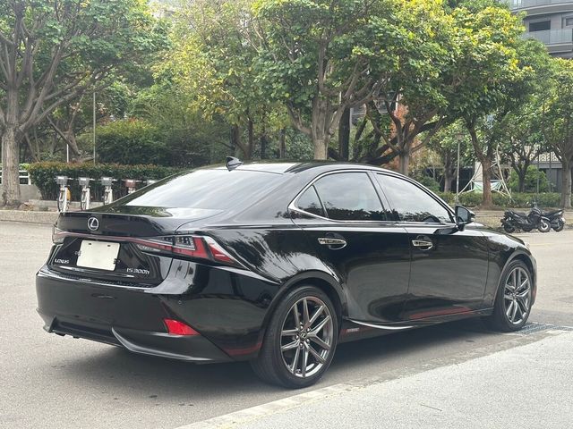LEXUS凌志 IS 300H  第4張相片