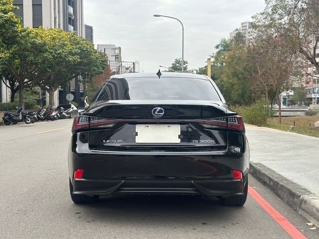 LEXUS凌志 IS 300H  第5張相片
