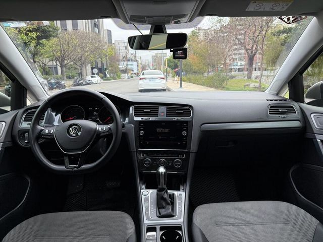 VOLKSWAGEN福斯 GOLF  第13張相片