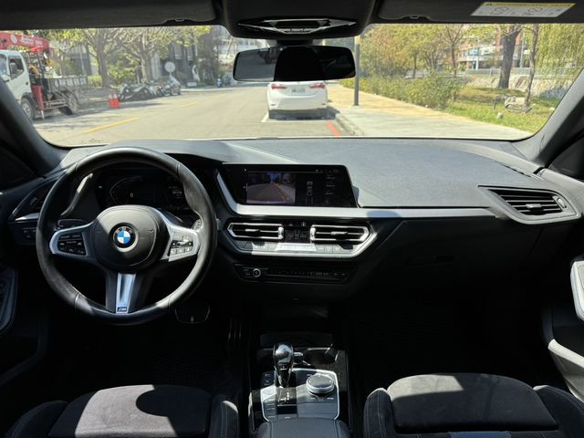 BMW寶馬 218I M SPORT  第7張相片