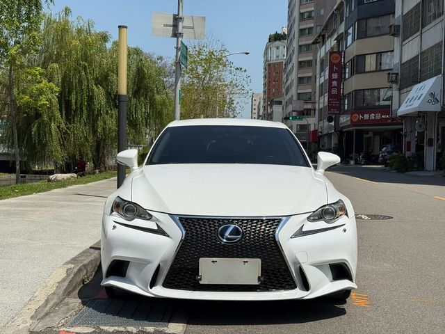 LEXUS凌志 IS 300H  第2張相片