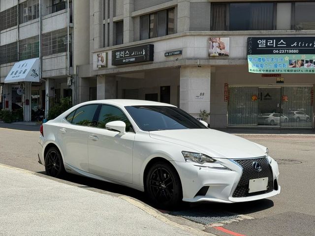 LEXUS凌志 IS 300H  第3張相片
