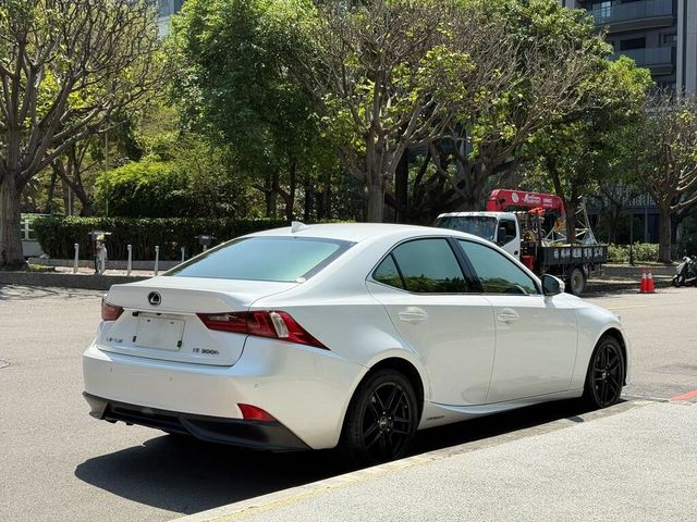 LEXUS凌志 IS 300H  第4張相片