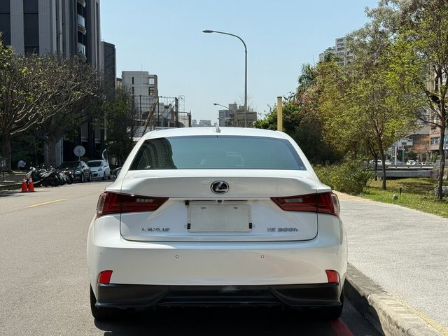 LEXUS凌志 IS 300H  第5張相片