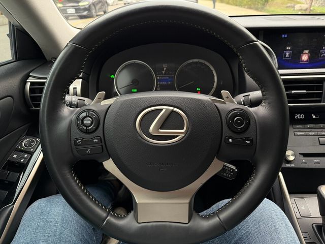 LEXUS凌志 IS 300H  第10張相片
