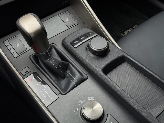 LEXUS凌志 IS 300H  第11張相片