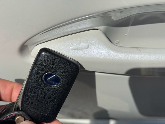 LEXUS凌志 IS 300H  第15張相片