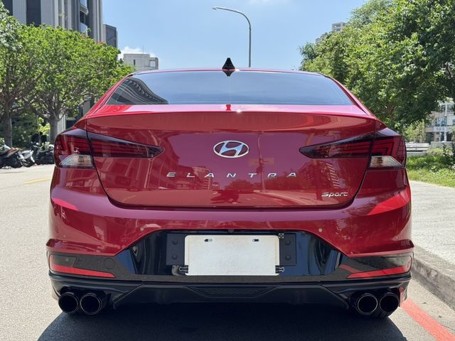 HYUNDAI現代 ELANTRA  第5張相片