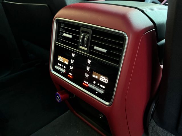 PORSCHE保時捷 CAYENNE  第16張相片