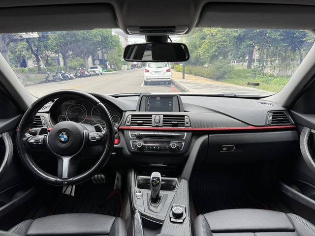BMW寶馬 320I SPORT LINE  第7張相片