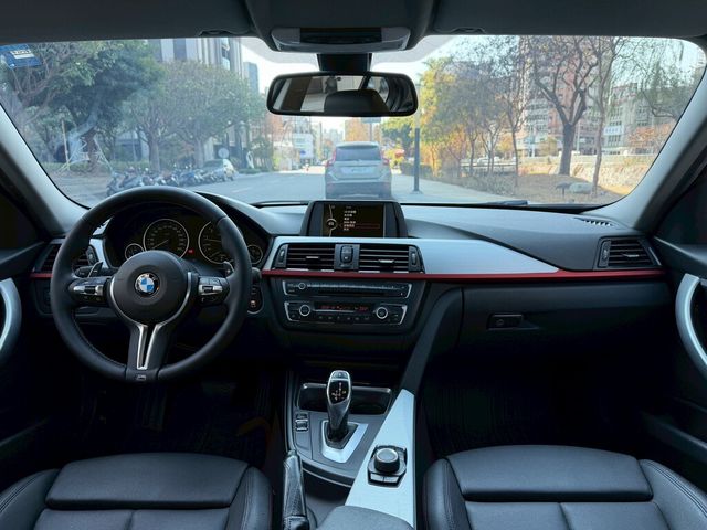 BMW寶馬 320I  第8張相片