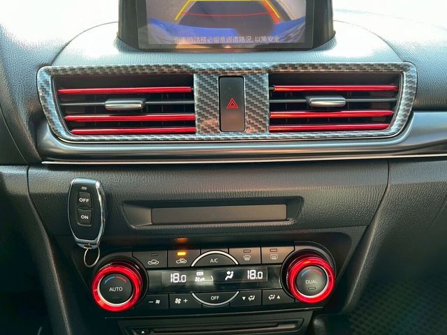 MAZDA馬自達 MAZDA 3  第14張相片