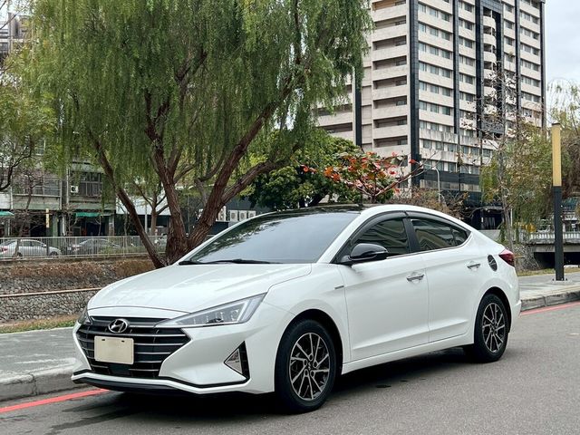 HYUNDAI現代 ELANTRA  第1張相片