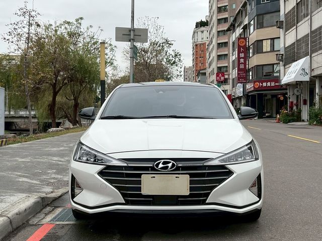 HYUNDAI現代 ELANTRA  第2張相片