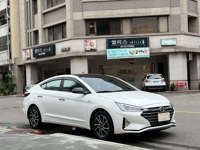 HYUNDAI現代 ELANTRA  第3張相片