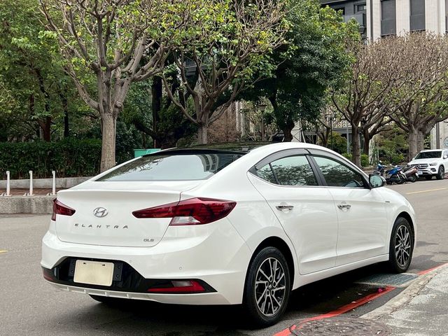 HYUNDAI現代 ELANTRA  第4張相片