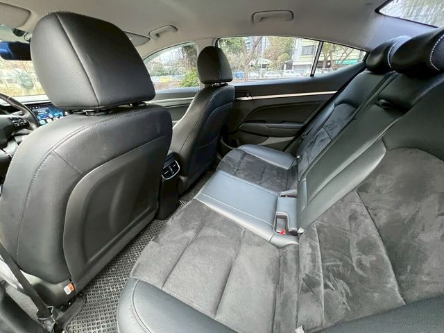 HYUNDAI現代 ELANTRA  第8張相片