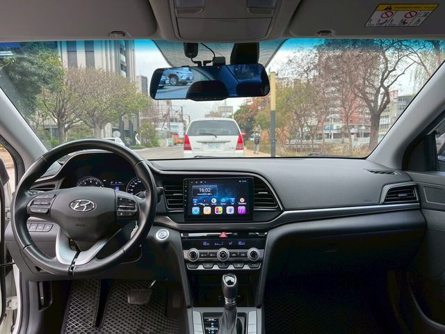 HYUNDAI現代 ELANTRA  第9張相片