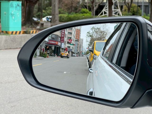 HYUNDAI現代 ELANTRA  第16張相片