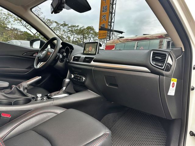 MAZDA馬自達 MAZDA 3  第11張相片