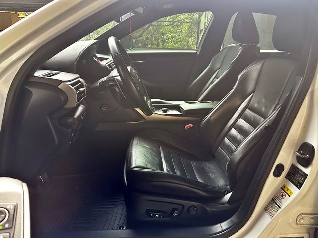 LEXUS凌志 IS 300H  第5張相片