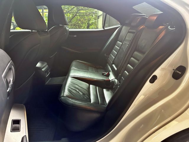 LEXUS凌志 IS 300H  第7張相片
