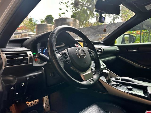 LEXUS凌志 IS 300H  第11張相片