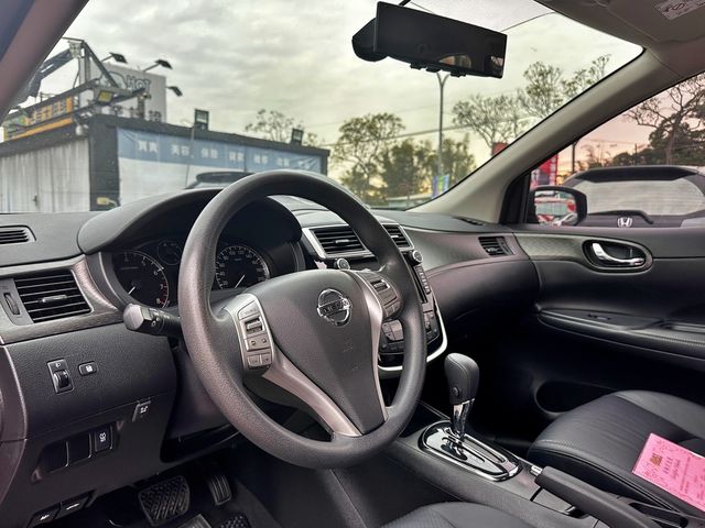 NISSAN日產 TIIDA  第13張相片