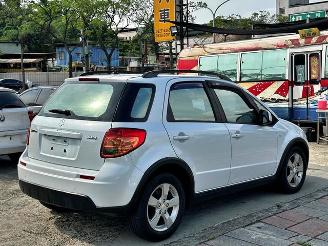 SUZUKI鈴木 SX4  第2張相片