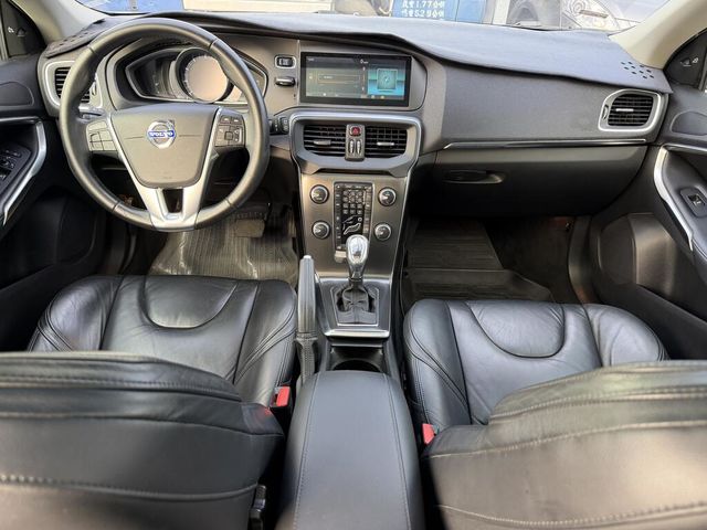VOLVO富豪 V40  第9張相片