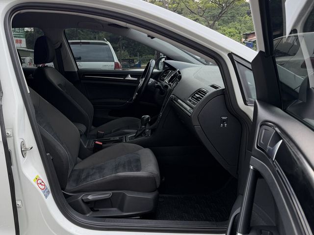 VOLKSWAGEN福斯 GOLF VARIANT  第12張相片